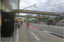 Ingresso della pista davanti ai box a Monza durante le prove del Gran Premio di Monza 2019 Ingresso della pista davanti ai box a Monza