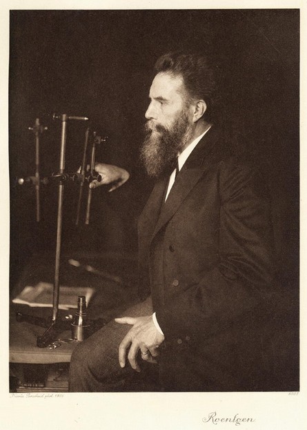 Dr. Wilhelm Conrad Roentgen scopritore raggi-X