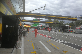 Ingresso della pista davanti ai box a Monza durante le prove del Gran Premio di Monza 2019 Ingresso della pista davanti ai box a Monza